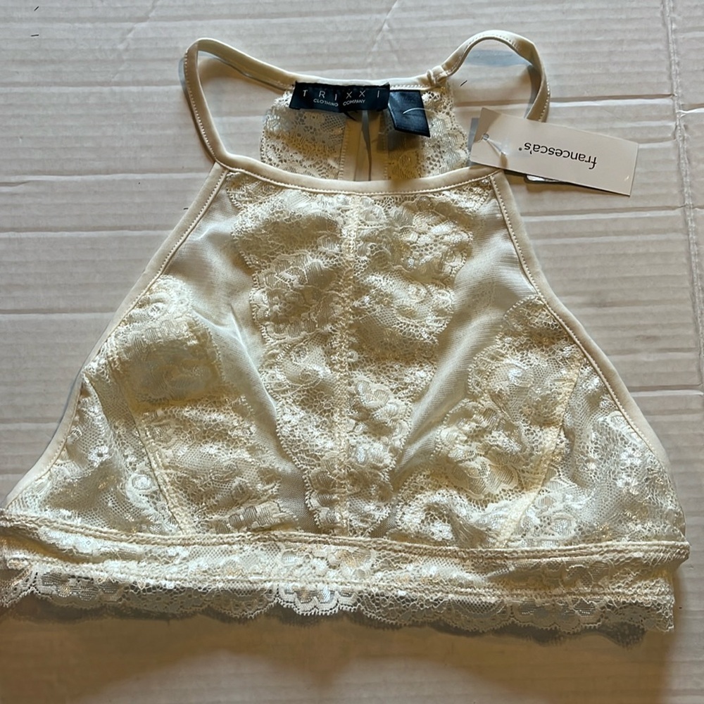 Francesca‘s-Trixxi clothing company-M-ivory-lace front halter, pull over Bralett